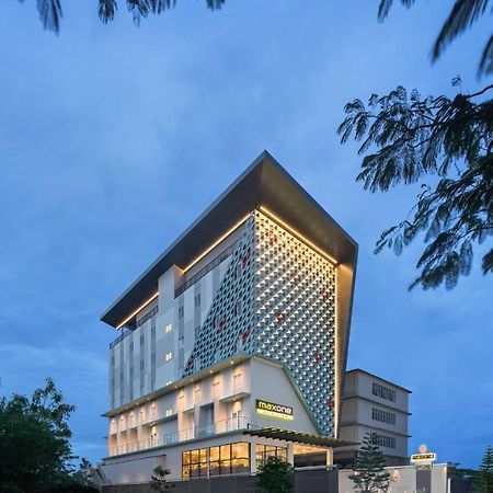 Maxonehotels At Kota Harapan Indah-Bekasi Extérieur photo