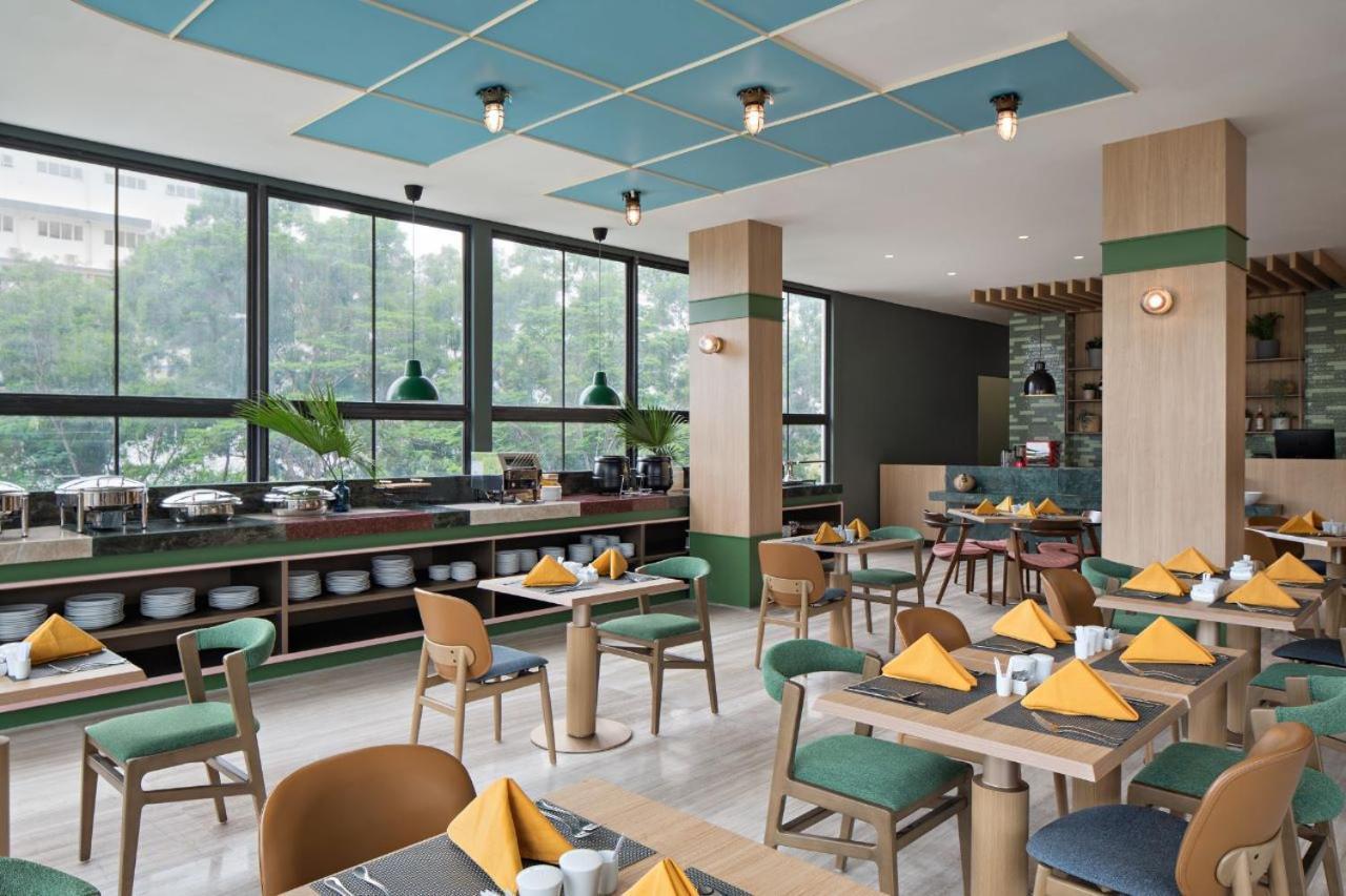 Maxonehotels At Kota Harapan Indah-Bekasi Extérieur photo