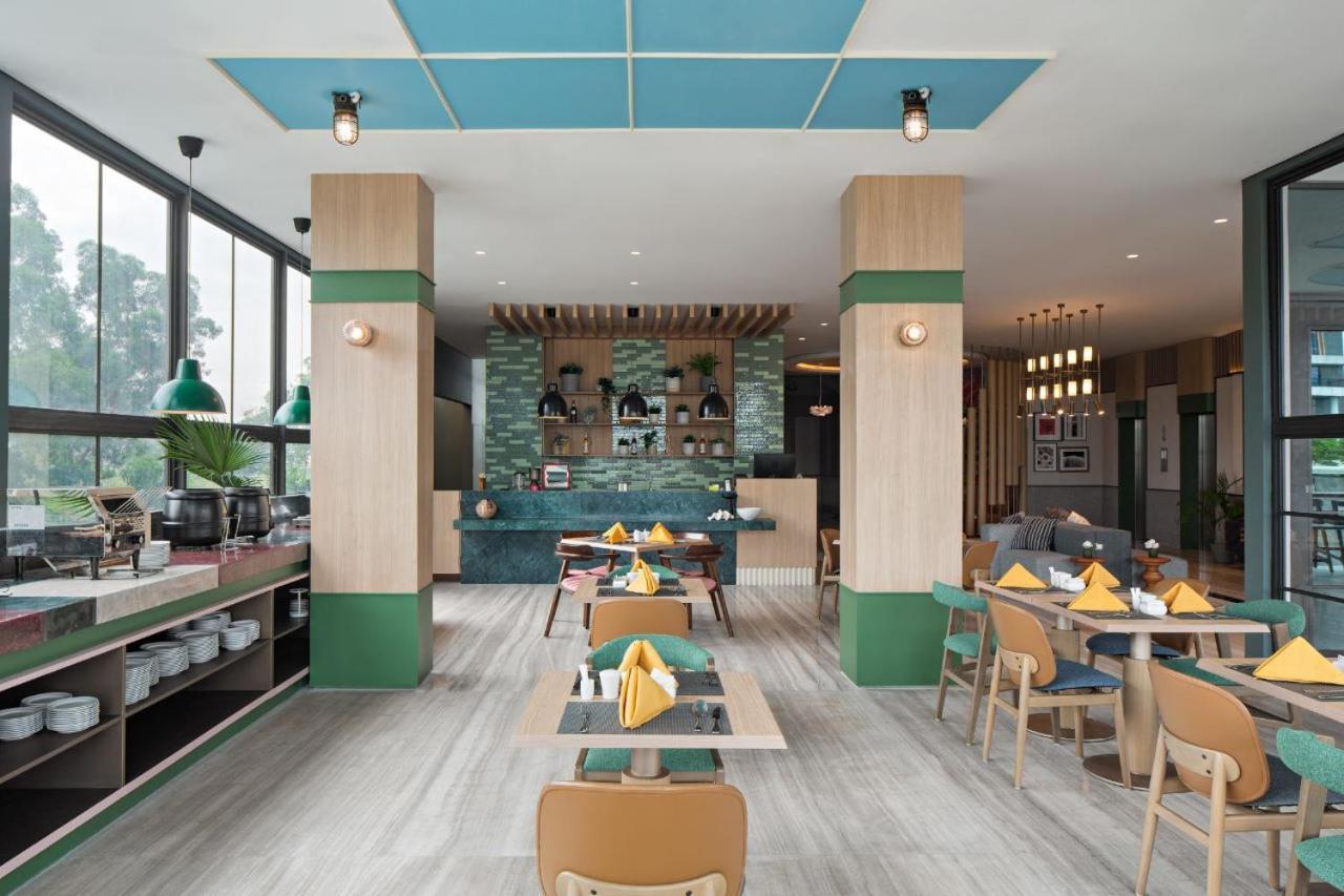 Maxonehotels At Kota Harapan Indah-Bekasi Extérieur photo